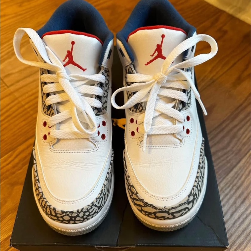 Air Jordan 3 Retro OG BG- True Blue. Youth size 6